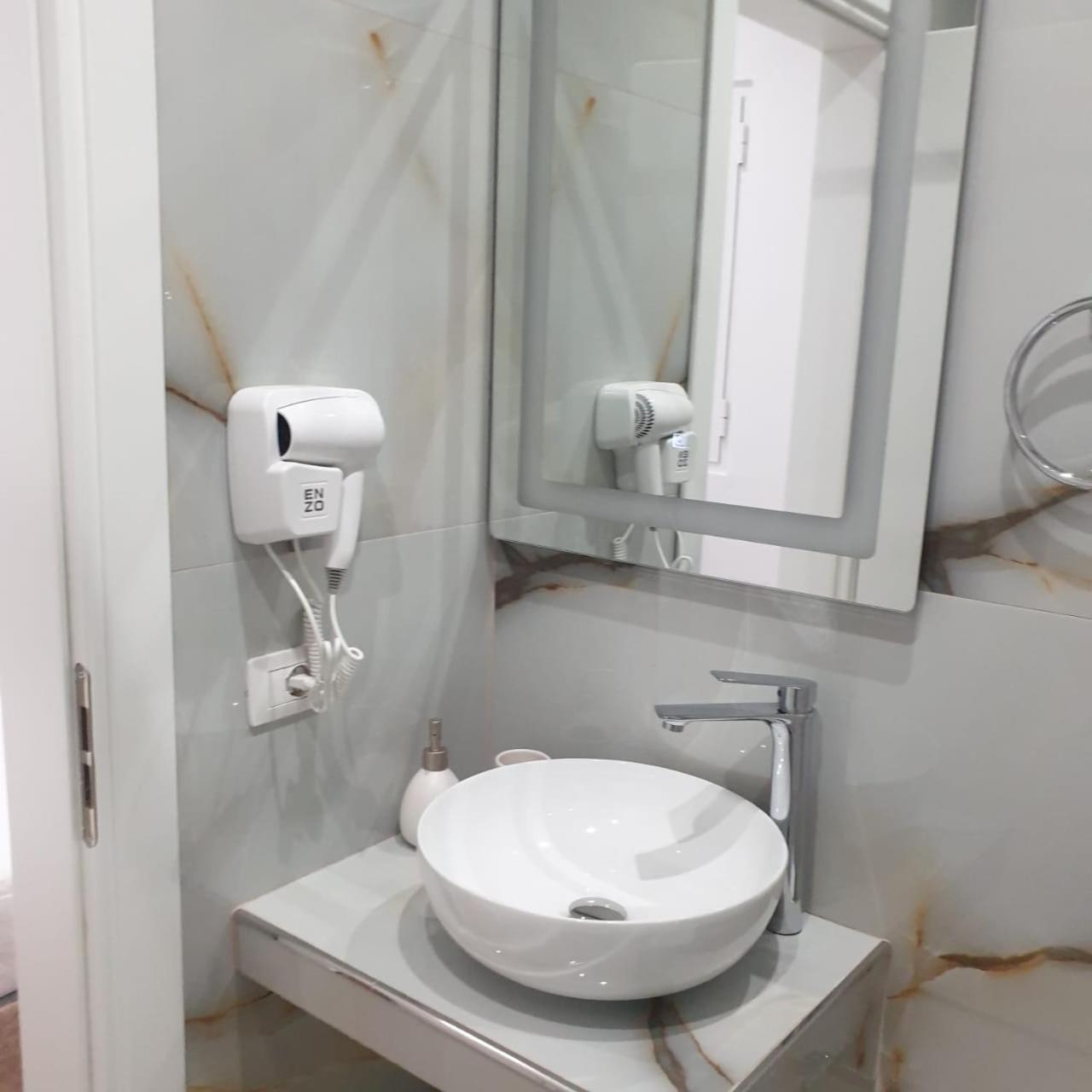Rooms By George เดอร์มี ภายนอก รูปภาพ