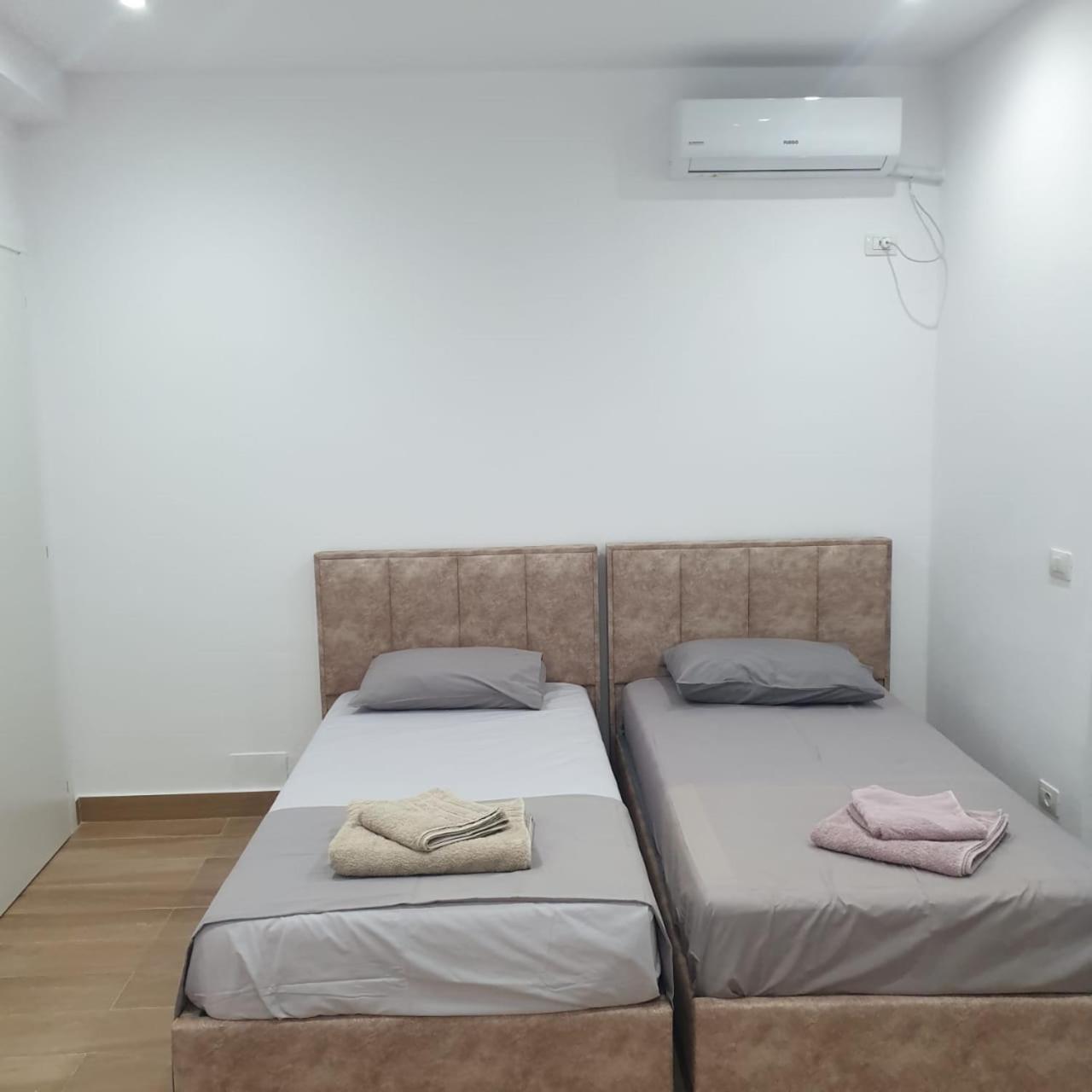 Rooms By George เดอร์มี ภายนอก รูปภาพ